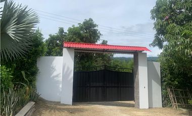 Casalote campestre de 2500 m2 en 650 mill entre La Mesa, con vista.