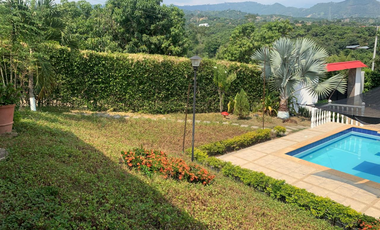 Casalote campestre de 2500 m2 en 650 mill entre La Mesa, con vista.