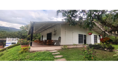 Casalote campestre de 2500 m2 en 650 mill entre La Mesa, con vista.
