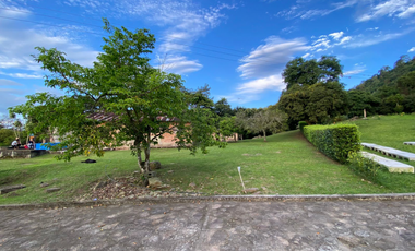 Lote en condominio de 1022 M2 en 250 mill neg a 6 min del centro