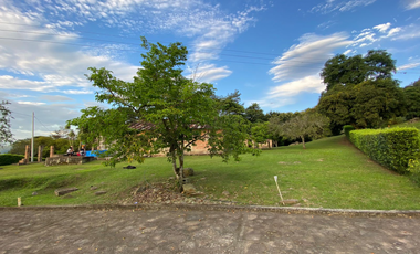 Lote en condominio de 1022 M2 en 250 mill neg a 6 min del centro