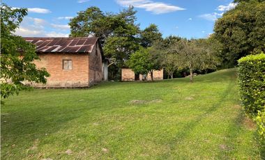 Lote en condominio de 1022 M2 en 250 mill neg a 6 min del centro