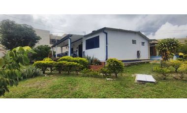 Casa campestre de 1708 M2 en 890 M2 cerca al parque de #lamesacund