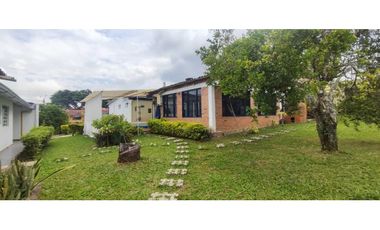 Casa campestre de 1708 M2 en 890 M2 cerca al parque de #lamesacund