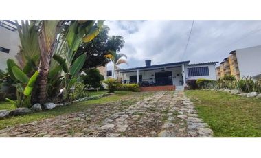 Casa campestre de 1708 M2 en 890 M2 cerca al parque de #lamesacund