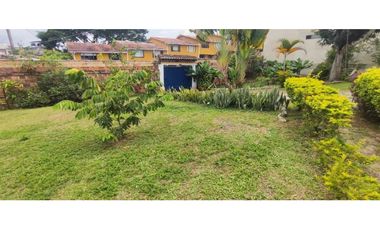 Casa campestre de 1708 M2 en 890 M2 cerca al parque de #lamesacund