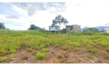 Hermoso lote en condominio de 1700 M2 en 240 mill en La Mesa CUnd