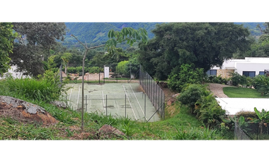 Hermoso lote en condominio de 1700 M2 en 240 mill en La Mesa CUnd