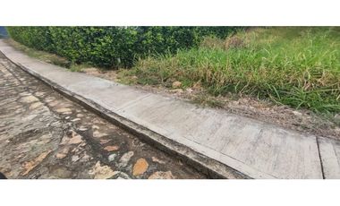 Hermoso lote en condominio de 1700 M2 en 240 mill en La Mesa CUnd