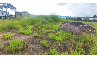 Hermoso lote en condominio de 1700 M2 en 240 mill en La Mesa CUnd