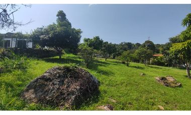 Hermoso lote de 1600 M2 en 240 millones en La Mesa Cund, COL.