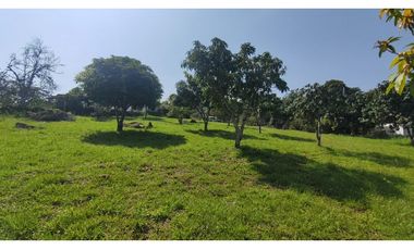 Hermoso lote de 1600 M2 en 240 millones en La Mesa Cund, COL.