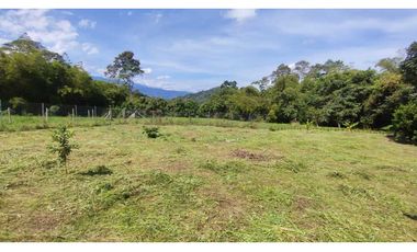 Venta de lote de 1500 M2 en 259 mill en La Gran Via de Tena Cund plano