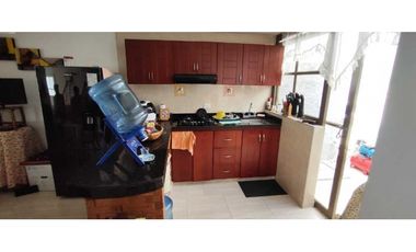 venta de casa urbana en conjunto de 152 M2 en 395 mill en La Mesa Cund