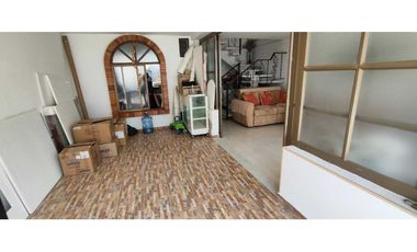 venta de casa urbana en conjunto de 152 M2 en 395 mill en La Mesa Cund