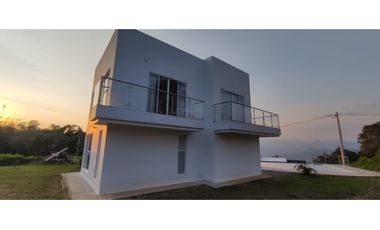 Se vende casa campestre en lote de 1000 M2, 1200 mill en La Mesa Cund