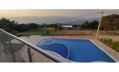 Se vende casa campestre en lote de 1000 M2, 1200 mill en La Mesa Cund
