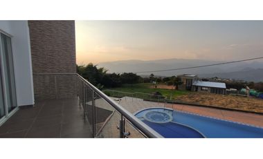 Se vende casa campestre en lote de 1000 M2, 1200 mill en La Mesa Cund