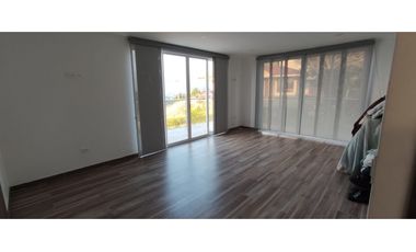 Se vende casa campestre en lote de 1000 M2, 1200 mill en La Mesa Cund