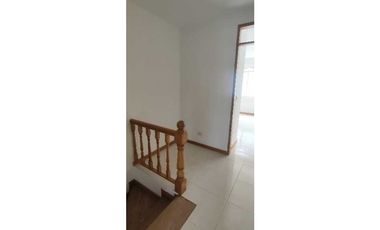 CASA EN CONJUNTO DE 88 M2 EN 380 MILL EN ANAPOIMA CUND