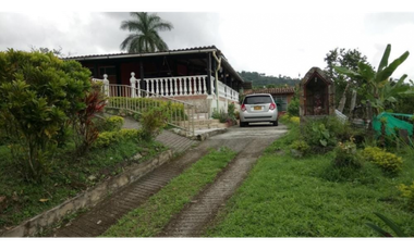 Venta de finca de 2000 M2 en 550 mill en El Colegio Cund.