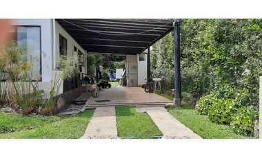 Se vende casa urbana en Conjunto, en La Mesa Cund, Col, en 1000 mill.