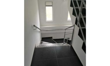 Venta de casa urbana de 224 M2 en 650 mill en La Mesa Cund, col