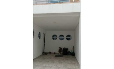 Venta de casa urbana de 224 M2 en 650 mill en La Mesa Cund, col