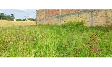 Lote urbano de 260 M2 en 230 mill negociables en La Mesa Cund, permuta