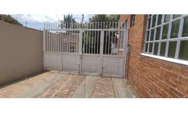 Casa rentable de 441 M2 construidos en 1100 millones en La Mesa Cund