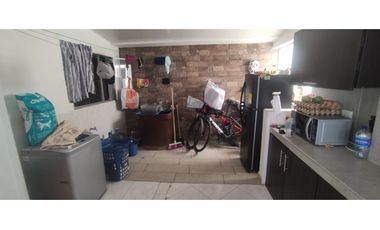 Casa rentable de 441 M2 construidos en 1100 millones en La Mesa Cund