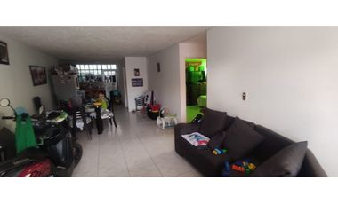 Casa rentable de 441 M2 construidos en 1100 millones en La Mesa Cund