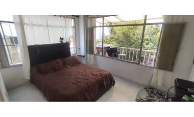 Casa rentable de 441 M2 construidos en 1100 millones en La Mesa Cund