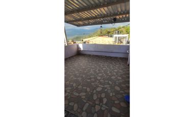 Casa de 110 M2 en 279 mill en La Mesa Cund, COL. a 3 min del parque