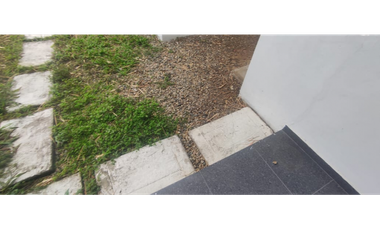 Casalote en conjunto de 450 M2 en 595 mill en La Mesa Cund, COL