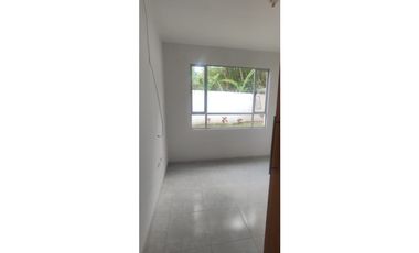 Casalote en conjunto de 450 M2 en 595 mill en La Mesa Cund, COL