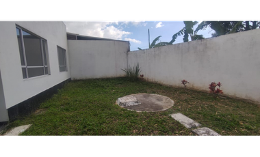Casalote en conjunto de 450 M2 en 595 mill en La Mesa Cund, COL