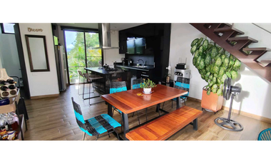 Espectacular casa de 220 M2 en 765 mill en #lamesacund con piscina