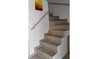 Venta de casa en conjunto de 76.6 M2 aprox en 370 mill en La Mesa C