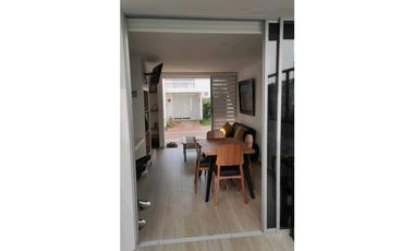 Venta de casa en conjunto de 76.6 M2 aprox en 370 mill en La Mesa C