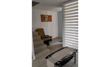 Venta de casa en conjunto de 76.6 M2 aprox en 370 mill en La Mesa C