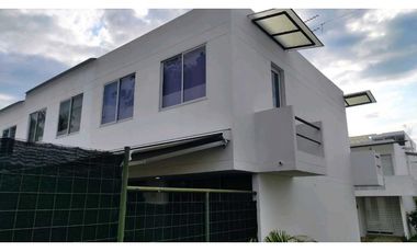 Venta de casa en conjunto de 76.6 M2 aprox en 370 mill en La Mesa C