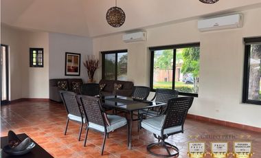 Venta Casa con piscina Versalles 1 Modelo Lyon y Jacuzzi.