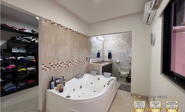 Venta Casa con piscina Versalles 1 Modelo Lyon y Jacuzzi.