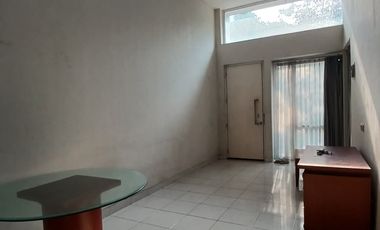 DISEWA RUMAH SEMIFURNISH BAGUS TAHUNAN BISA VISIT GREEN VALLEY SENTUL