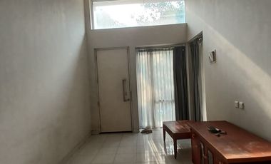 DISEWA RUMAH SEMIFURNISH BAGUS TAHUNAN BISA VISIT GREEN VALLEY SENTUL