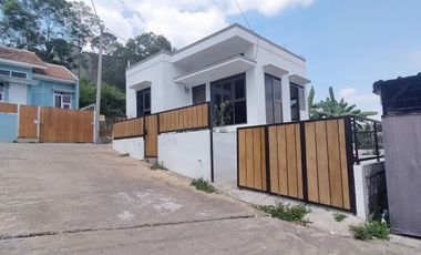 Dijual Rumah Bumi Sanggar Mebel Cileunyi Bandung jawa Barat