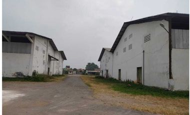 Jual murah  pabrik  + gudang di Peterongan  Jombang 300 ke jalan raya propinsi