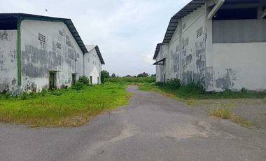 Jual murah  pabrik  + gudang di Peterongan  Jombang 300 ke jalan raya propinsi