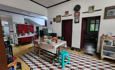 Rumah lama luas Manahan dekat SMP dan stadion  dijual cepat BU